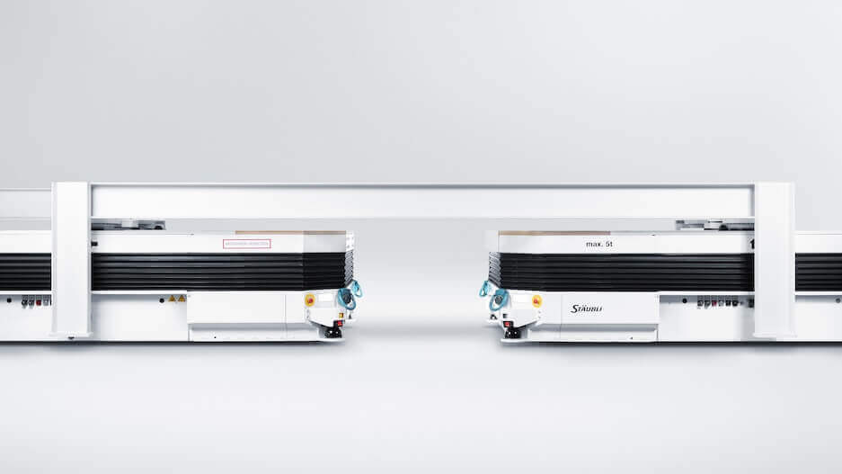 Two AGVs connected via bridge and highly synchronised